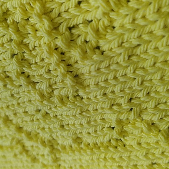 Hand Knit Chicken Baby Bib 🐔 💛 - Picture 4 of 5